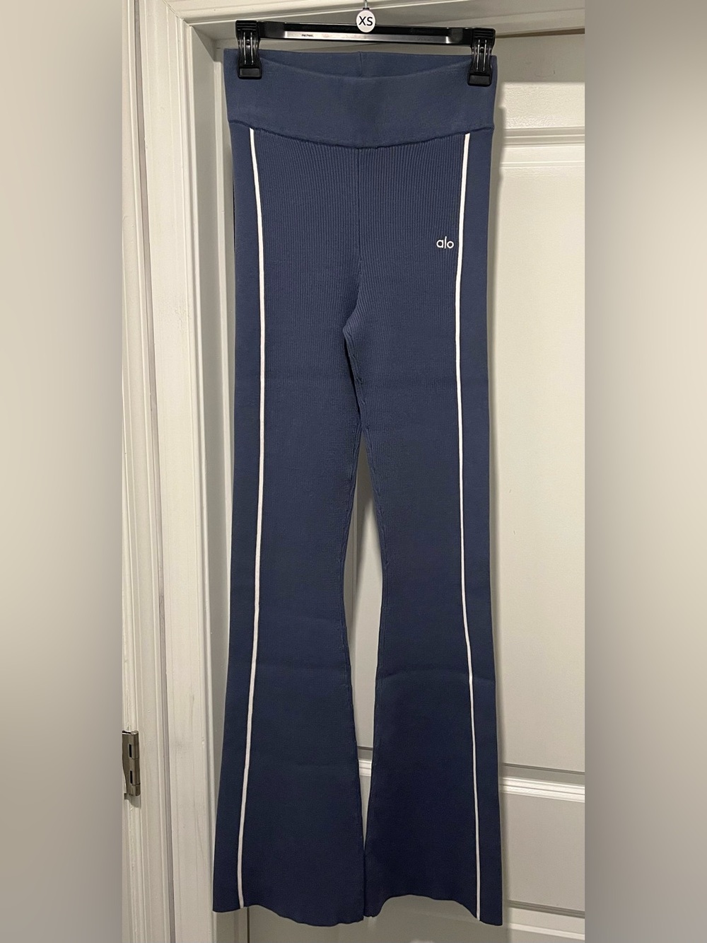 Alo Yoga Ribbed Sweater Knit Highline Flare Pant Size XS Bluestone/White - Picture 4 of 13